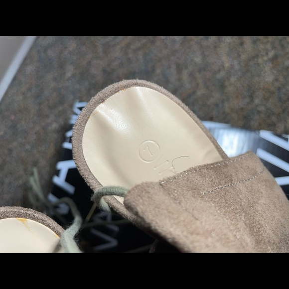 Heels - Picture 3 of 4